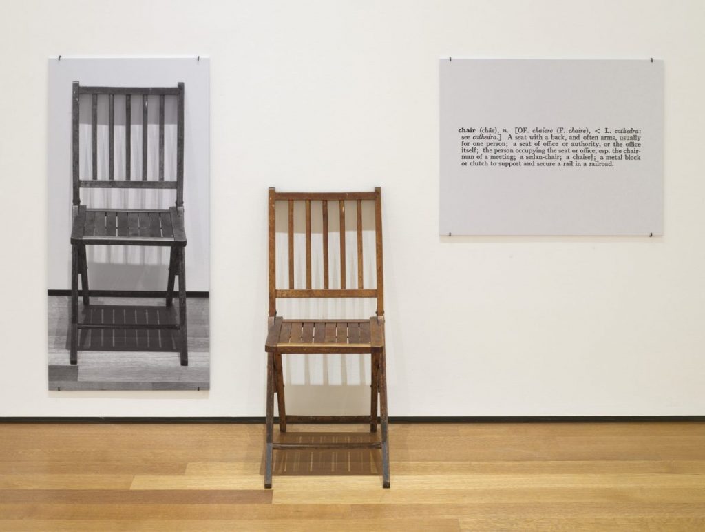 Джозеф Кошут «Один и три стула», 1965. Нью-Йоркский музей современного искусства / Ad Marginem