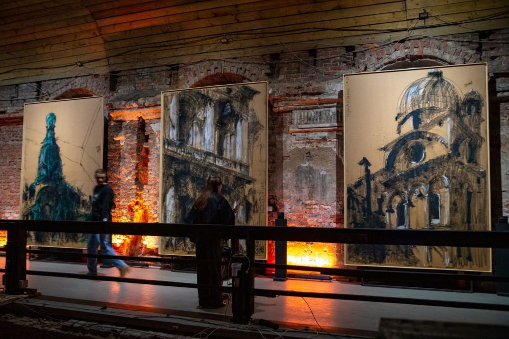 Выставка Сергея Кузнецова «Из огня» © Аннекирхе