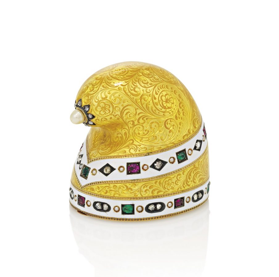 Бонбоньерка в форме шапки дожа из золота, украшенная эмалью гильоше и драгоценными камнями. Оценка £80 000–120 000 © Christie’s