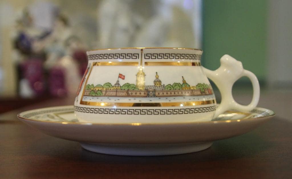 Чайная пара «Невские берега. Виды Петербурга 1703 года» © ИФЗ