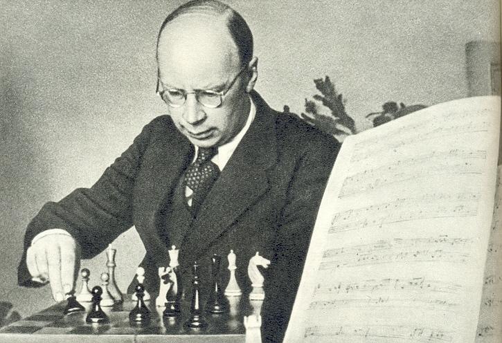 Сергей Прокофьев играет в шахматы © Музей музыки