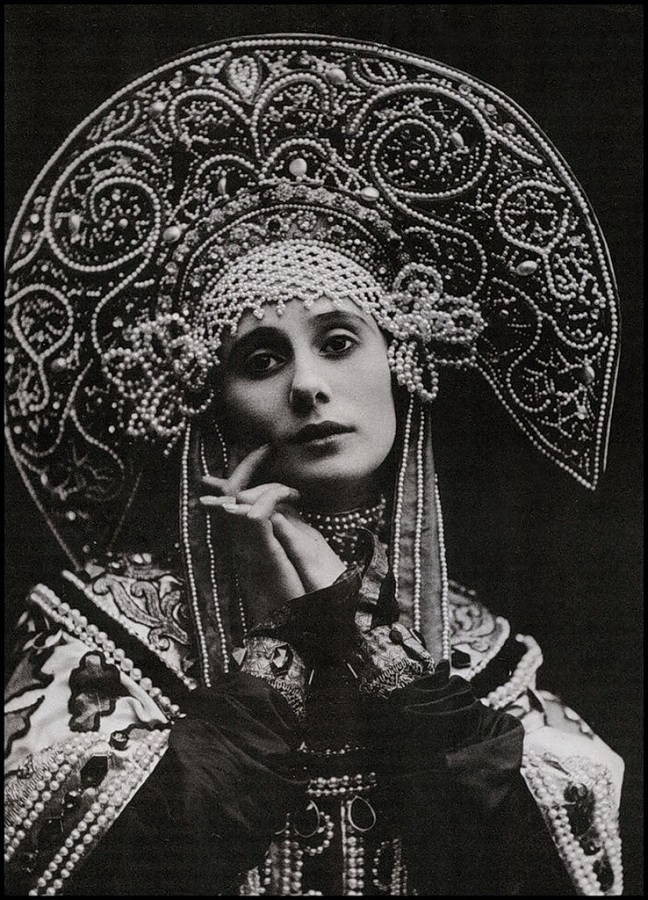 Анна Павлова в русском традиционном костюме, по эскизам Ивана Билибина, 1909 год