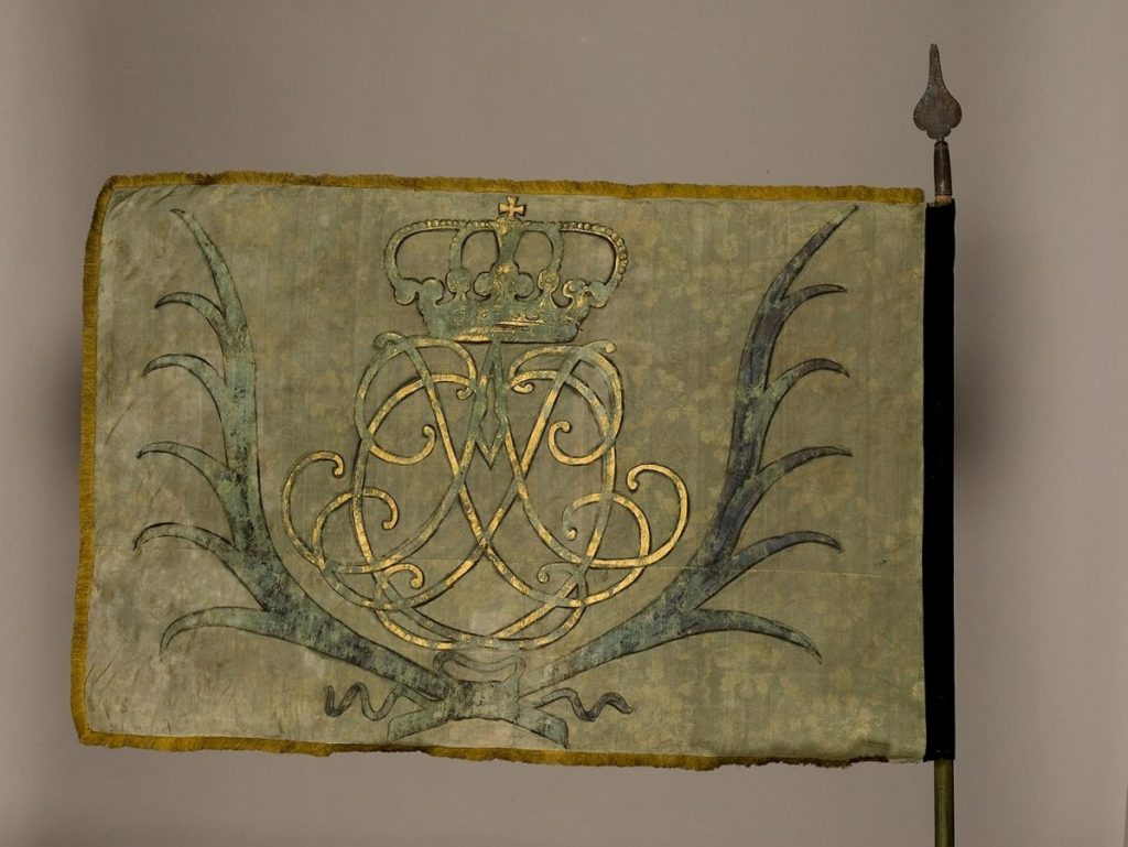 Знамя. Китайский узорчатый шелк XVII века, тушь, 1712 © Государственный Эрмитаж