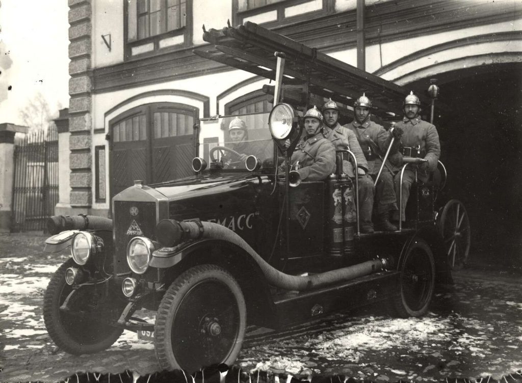 Пожарный автонасос. Ленинград, 1930 е © Пожарно-техническая выставка им. Б. И. Кончаева