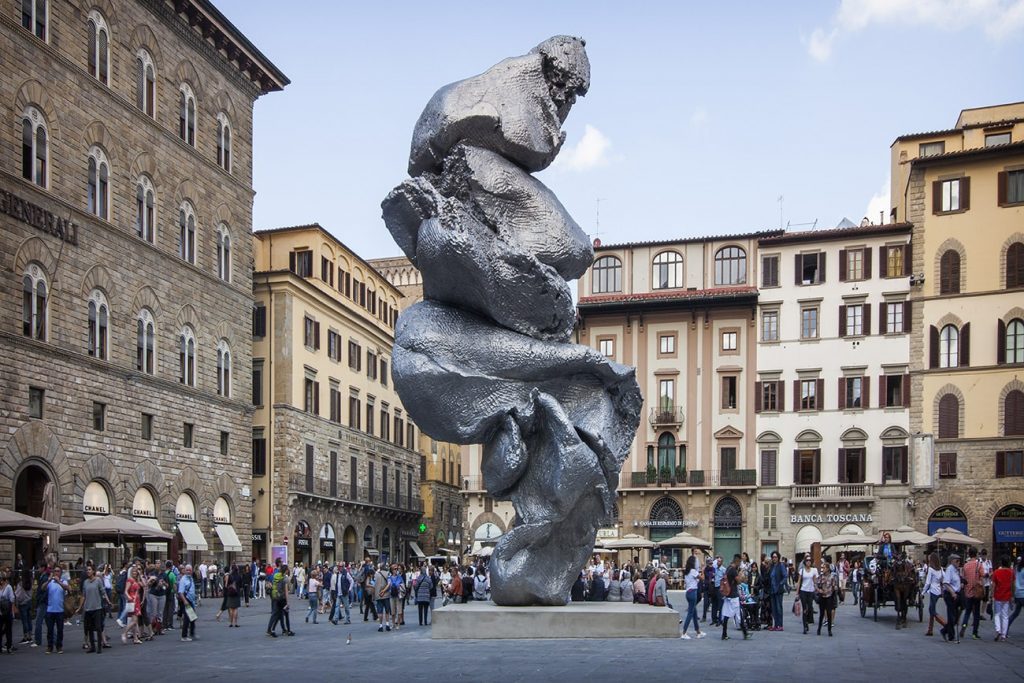 «Большая глина» Урса Фишера на площади делла Синьория во Флоренции © artbooms.squarespace.com