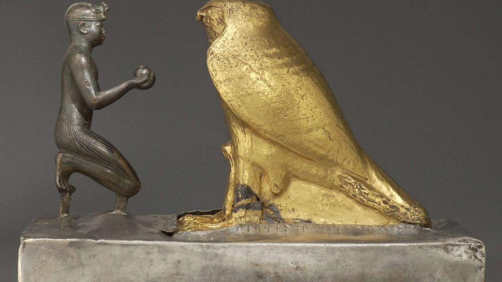 Pharaoh Taharqa and The Falcon Hemen © Musee duе Louvre