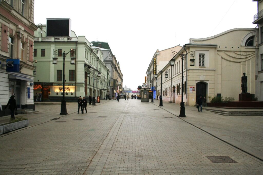 Вид на Камергерский переулок с Тверской улицы, 2009 год. Фото: Стас Лобов