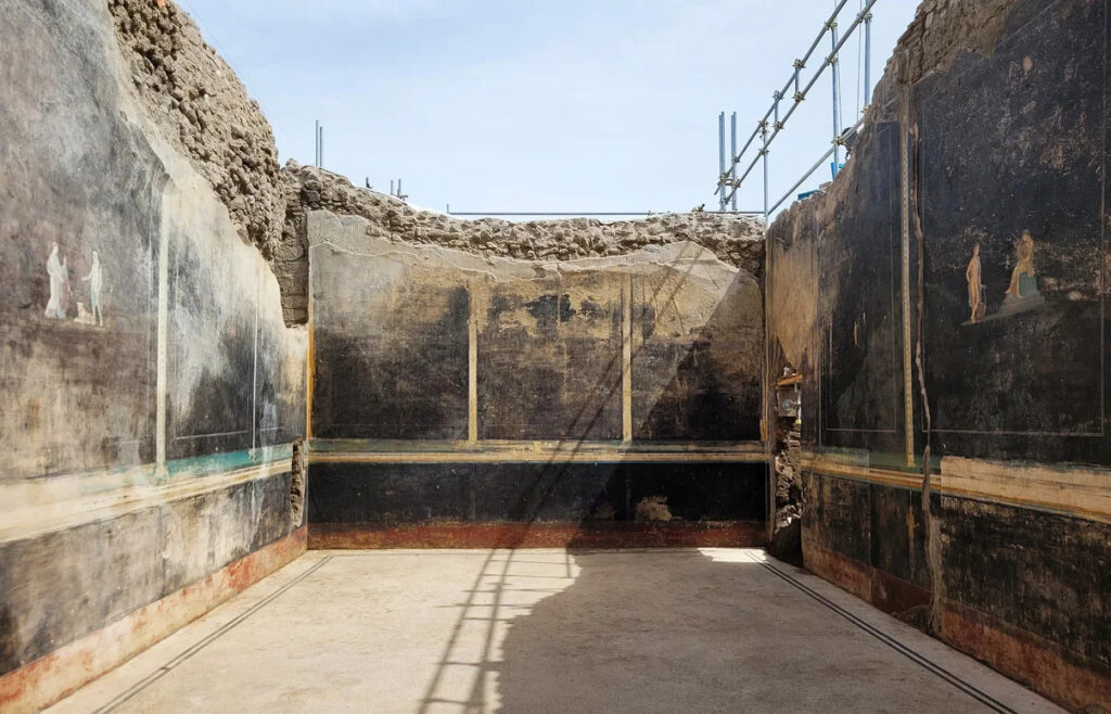 Найденная среди руин Помпеи «Черная комната» с сохранившимися в ней фресками с изображением персонажей Троянской войны © Reuters