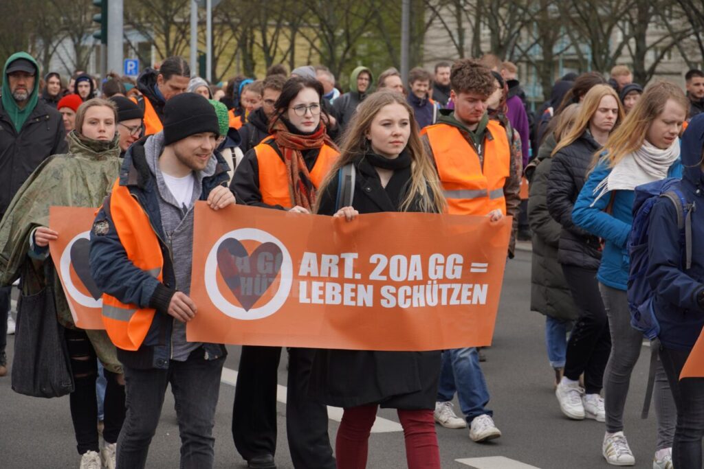 Эко-активисты Letzte Generation на акции протеста в Берлине в апреле 2023 года. Фото: Andreas Augstein
