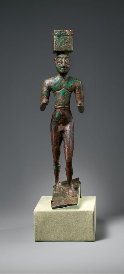 Мужчина, несущий коробку, возможно, для подношений. Месопотамия, около 2900-2600 гг. до н.э. © МЕТ