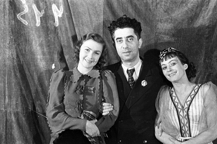  Ксения Златковская, Арам Хачатурян и Татьяна Вечеслова. Пермь, 1942 © Мариинский театр   