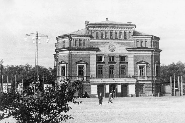 Театр оперы и балета в городе Молотов (Пермь) © Мариинский театр 