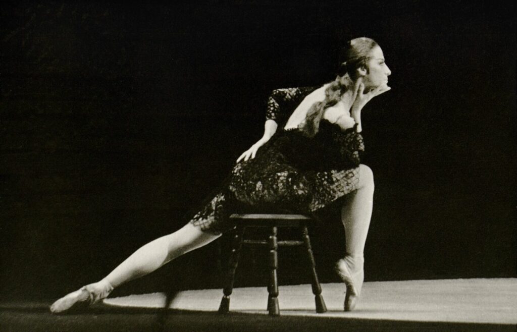 Майя Плисецкая, сцена из балета «Кармен-сюита» © Бахрушинский театральный музей