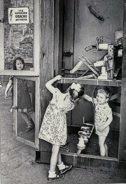 И. П. Потемкин «Дети в брошенной трансформаторной будке», 1988. Фотография © Музей истории Санкт-Петербурга