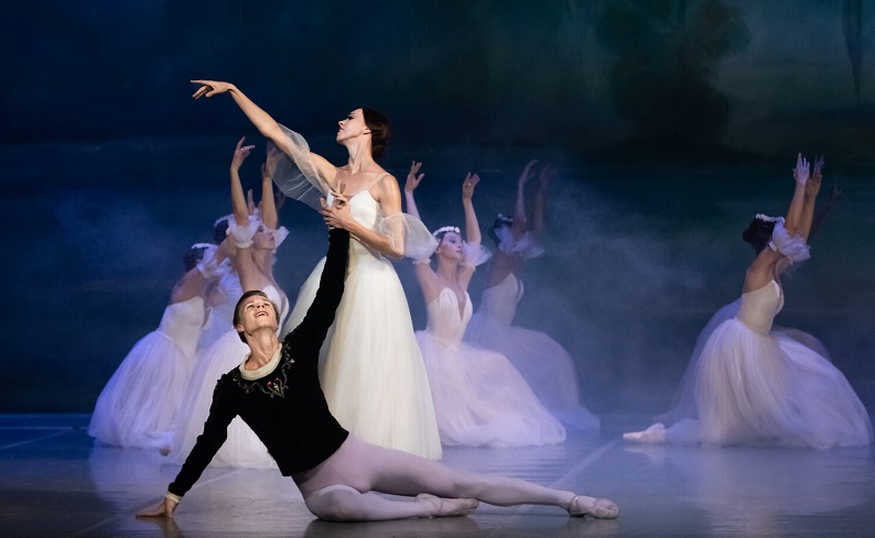 Сцена из балета «Жизель» © Пресс-служба РАМТ