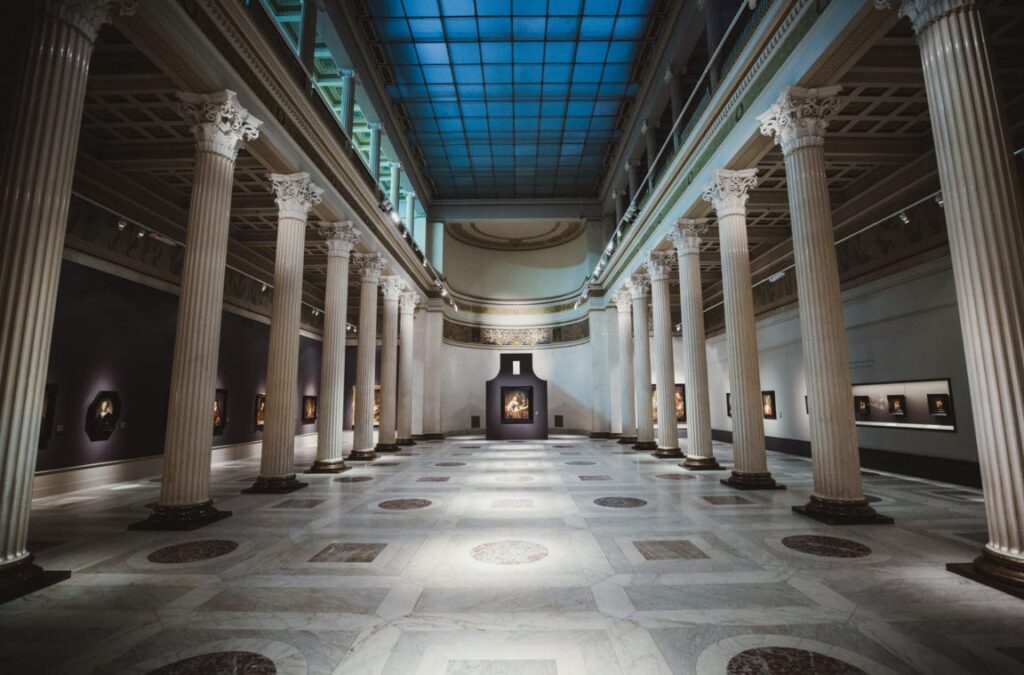 Белый зал Пушкинского музея